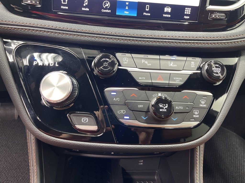 New 2026 Chrysler Pacifica Pinnacle image 18