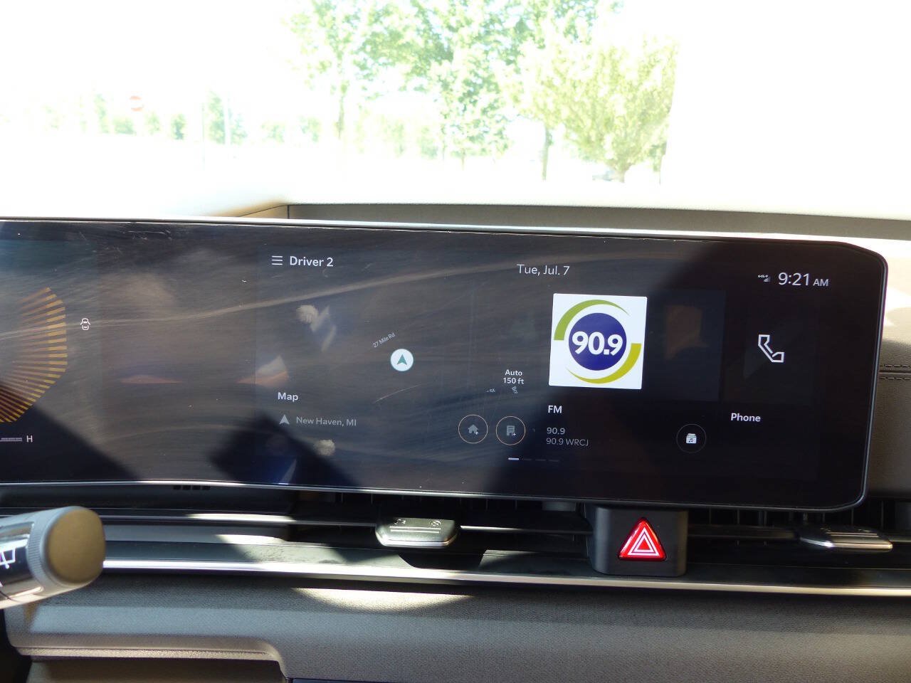 Used 2025 Kia Carnival EX FWD image 30