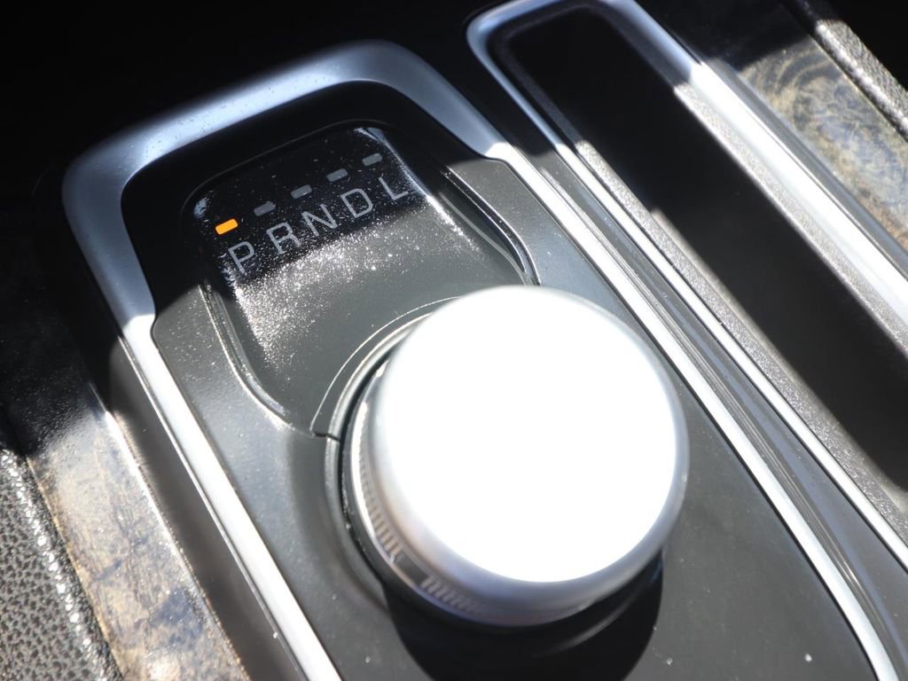Used 2019 Chrysler 300 Limited RWD image 22
