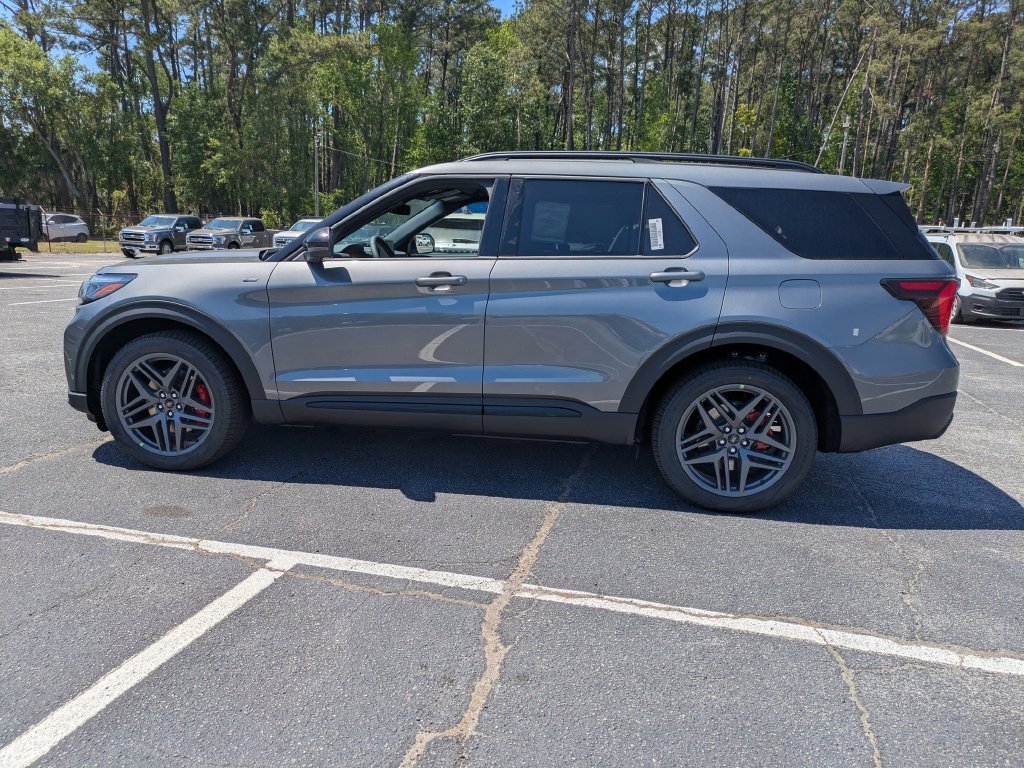 New 2026 Ford Explorer ST-Line w/ ST-Line Street Pack RWD image 7