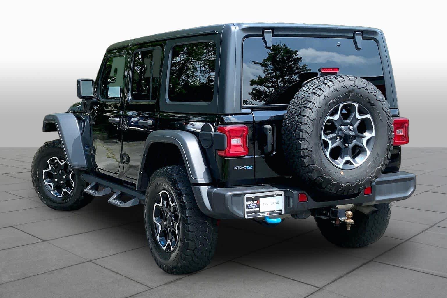 Used 2023 Jeep Wrangler Unlimited Rubicon 4xe w/ Cold Weather Group AWD/4WD image 12