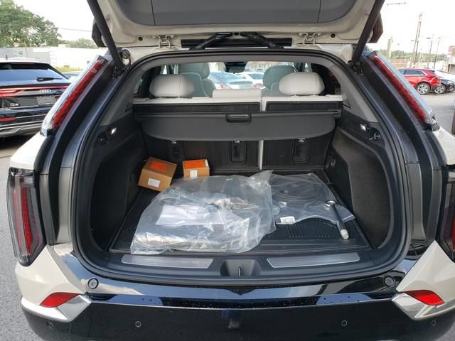 New 2027 Cadillac Optiq Premium Luxury w/ LPO, Floor Liner Package AWD/4WD image 5