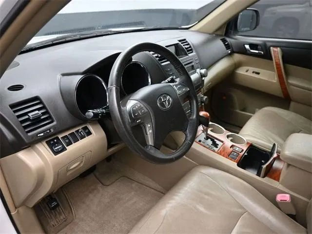 Used 2010 Toyota Highlander Limited image 15