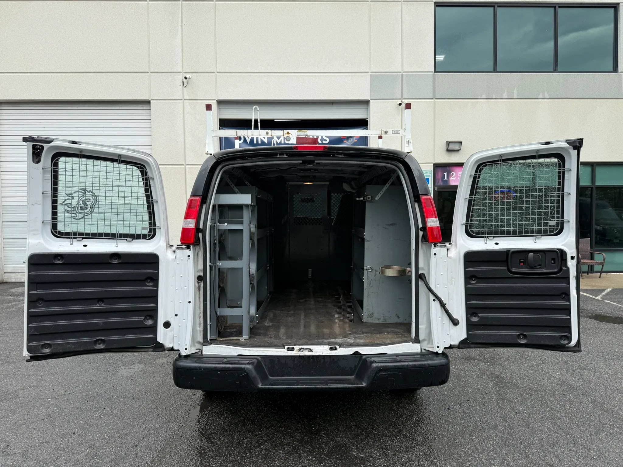Used 2021 Chevrolet Express 2500 w/ Driver Convenience Package RWD image 16