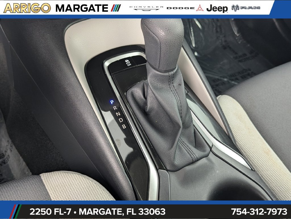 Used 2025 Toyota Corolla LE FWD image 21