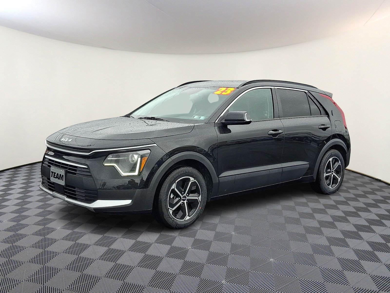 Used 2023 Kia Niro EX FWD image 3
