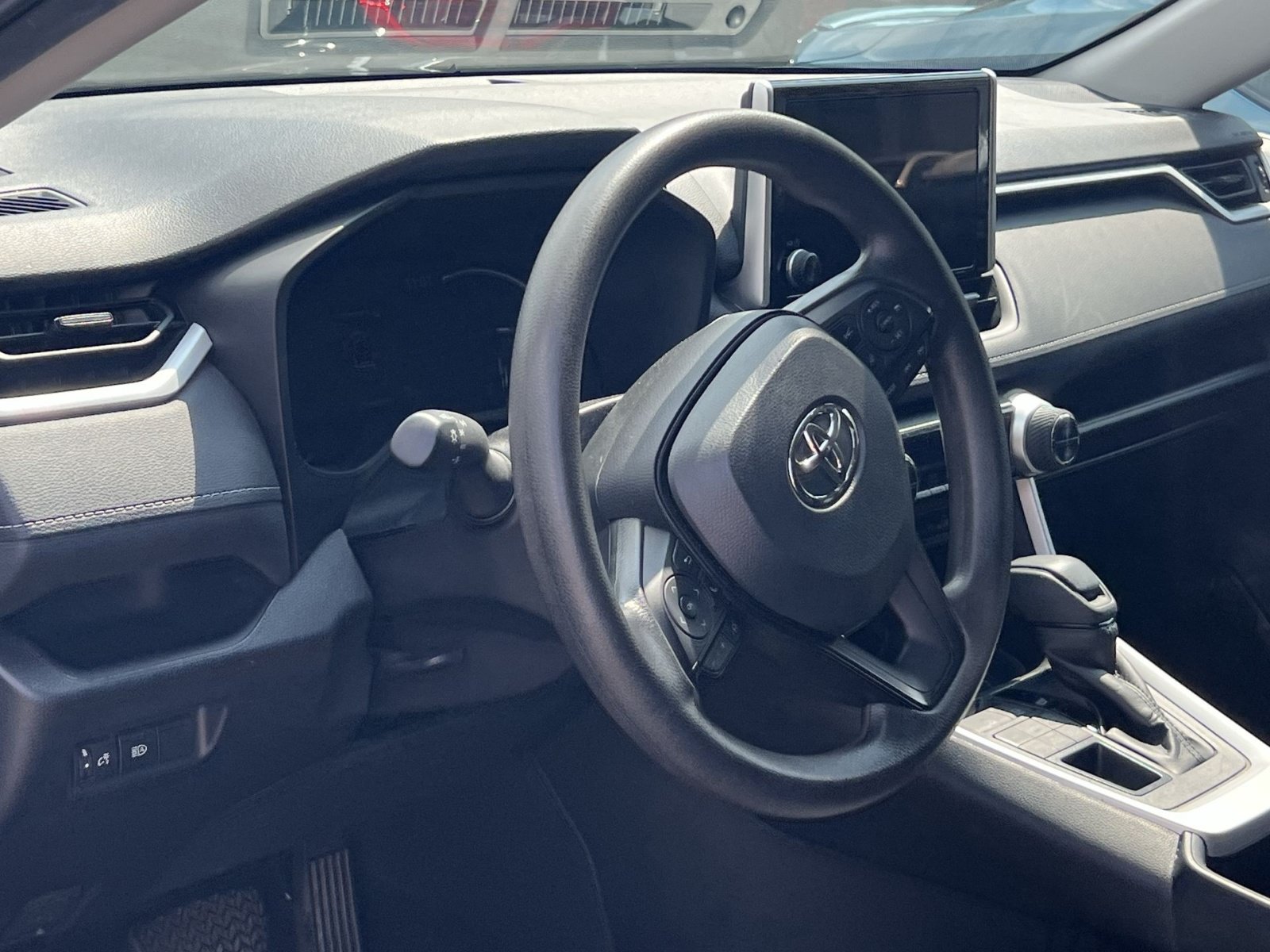 Used 2025 Toyota RAV4 XLE AWD/4WD image 14