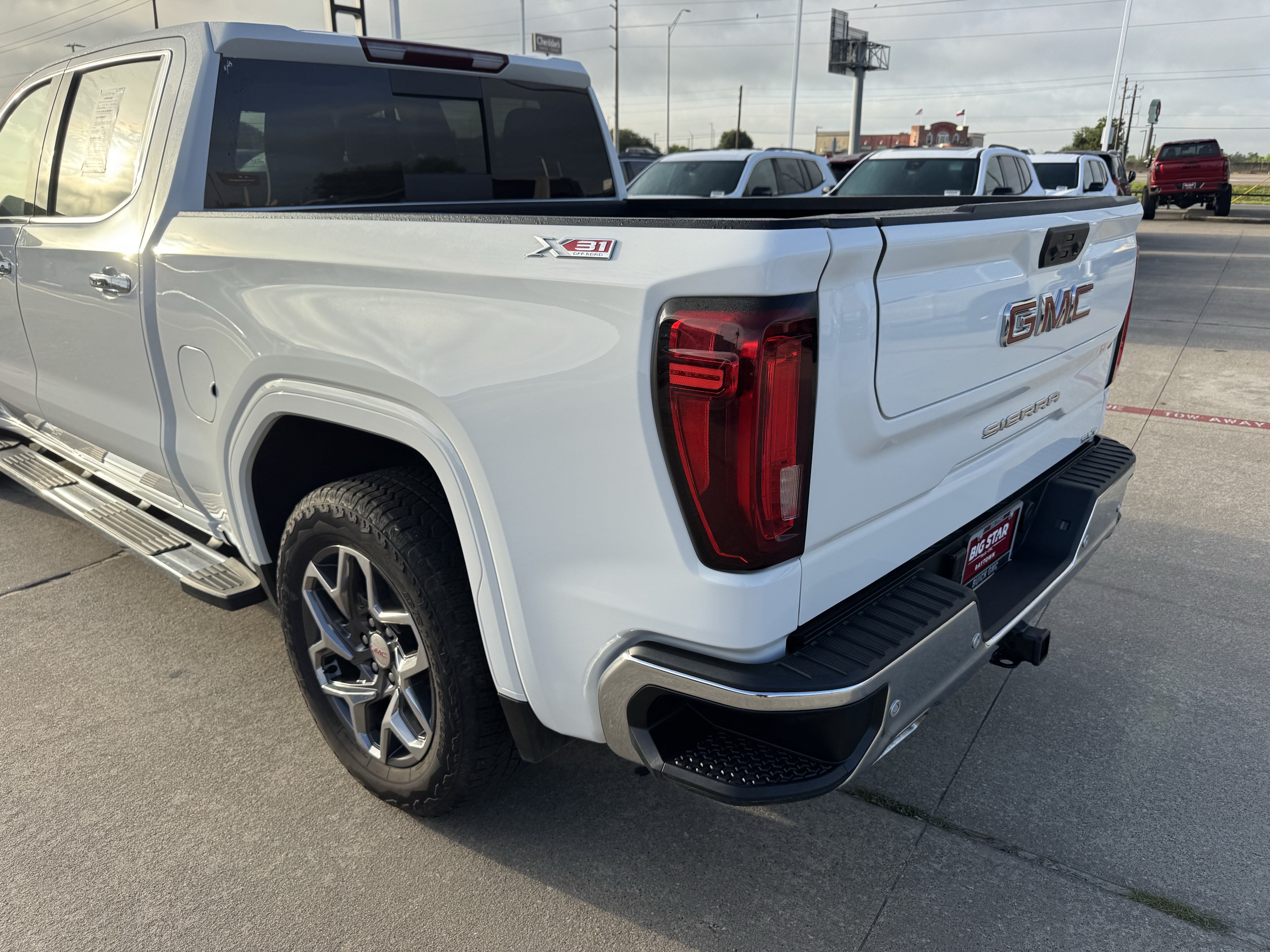 Used 2025 GMC Sierra 1500 SLT w/ SLT Premium Plus Package AWD/4WD image 8