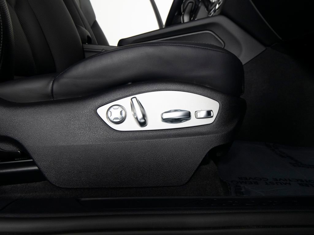 Certified 2025 Porsche Macan image 33