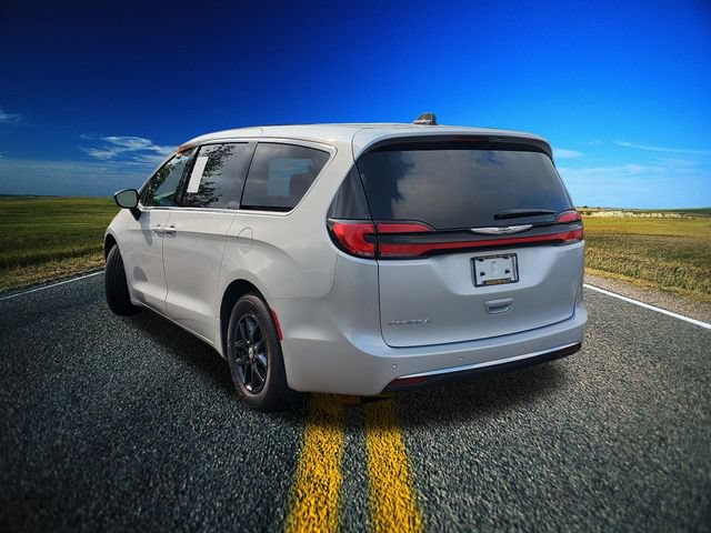 Used 2024 Chrysler Pacifica Touring-L FWD video 2