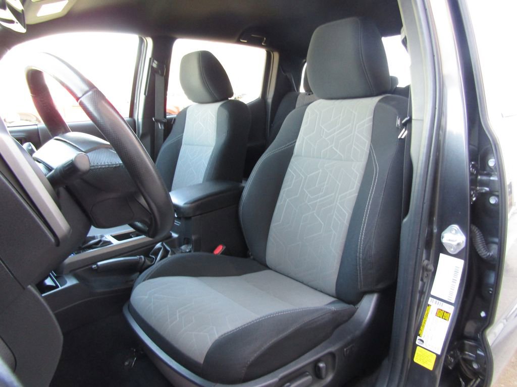 Used 2022 Toyota Tacoma TRD Off-Road w/ Technology Package image 16