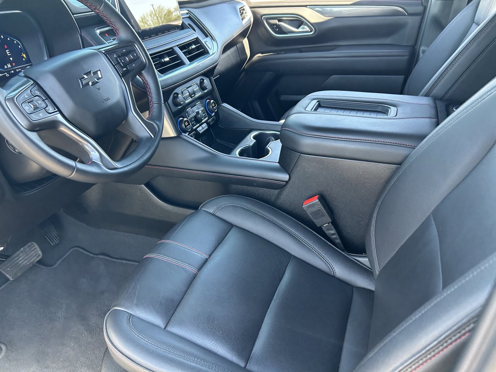Certified 2024 Chevrolet Suburban RST w/ Luxury Package AWD/4WD image 25