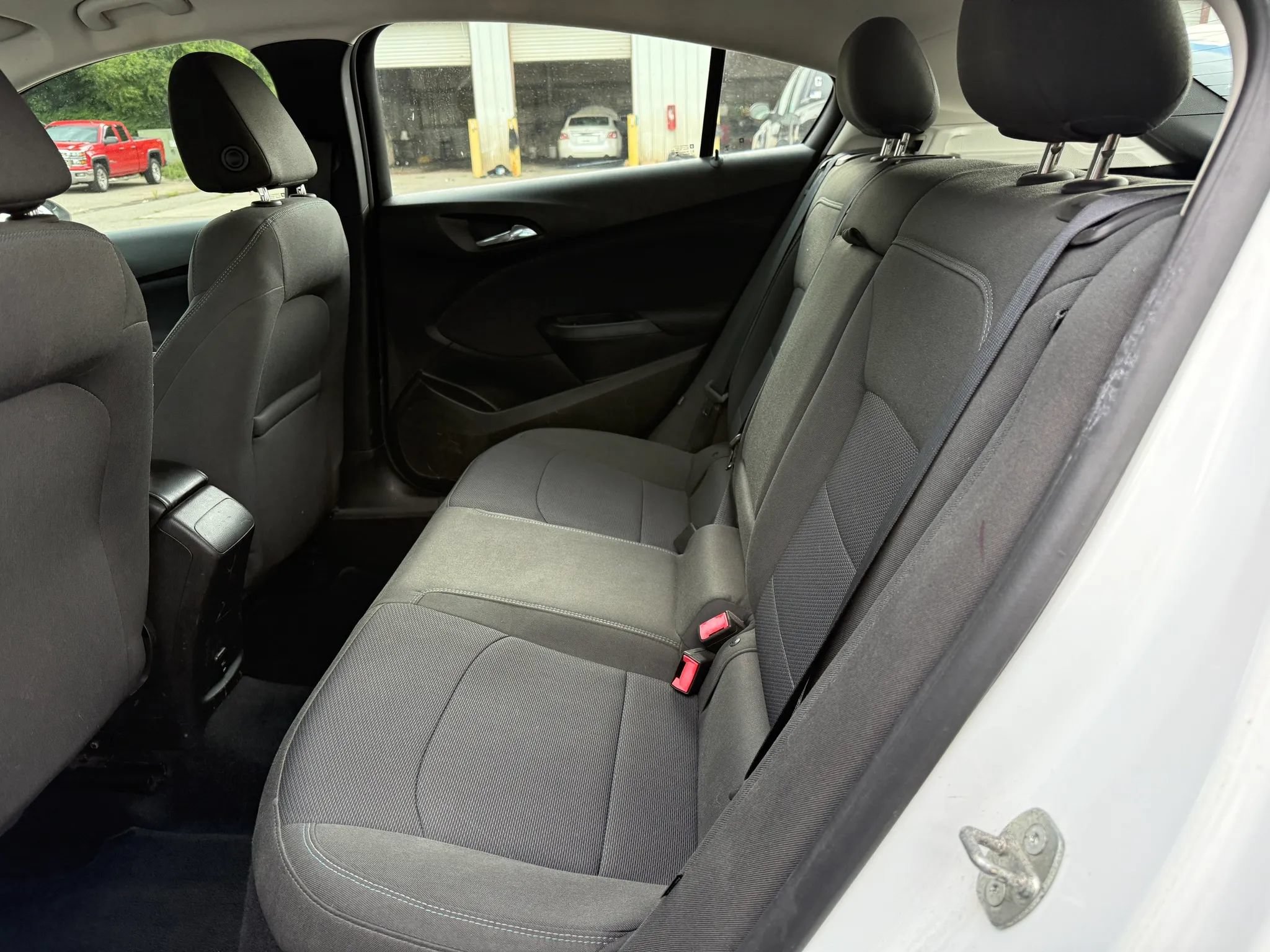 Used 2018 Chevrolet Cruze LT w/ Convenience Package FWD image 21