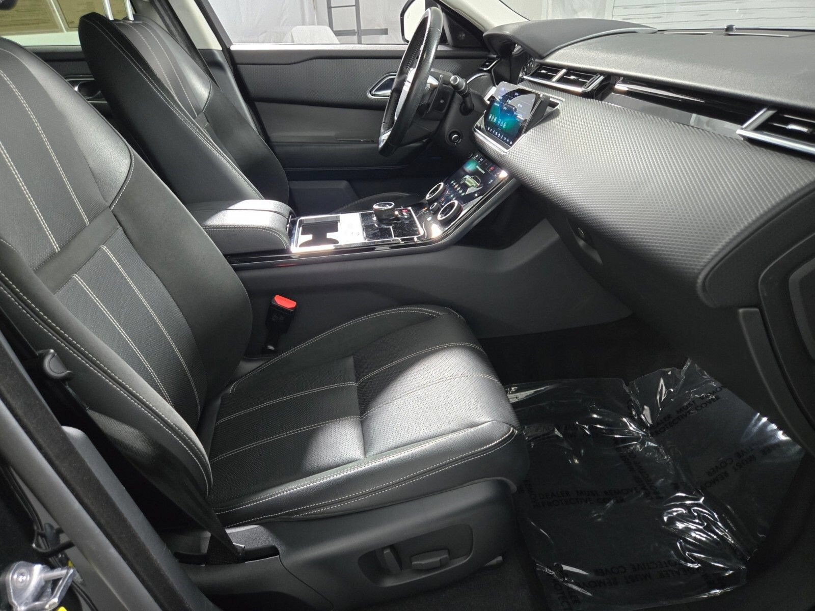 Used 2019 Land Rover Range Rover Velar S AWD/4WD image 4