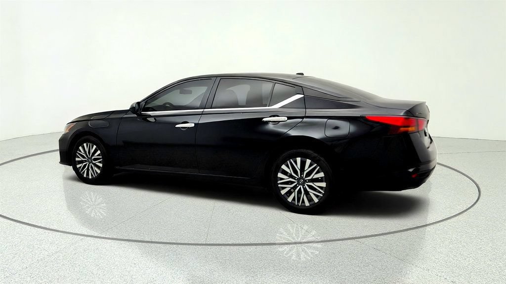Used 2024 Nissan Altima 2.5 SV AWD/4WD image 7