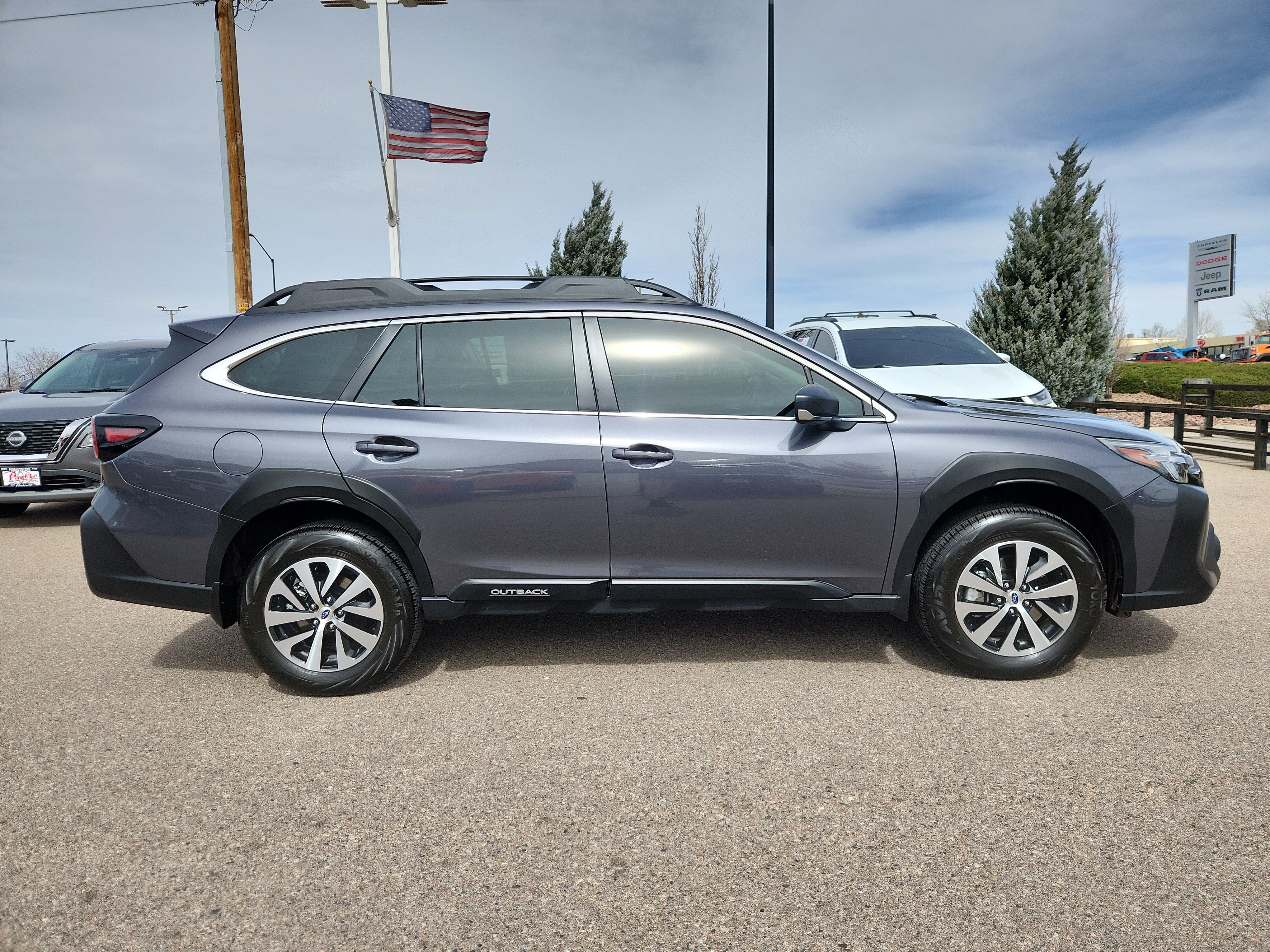 Used 2025 Subaru Outback AWD/4WD image 2