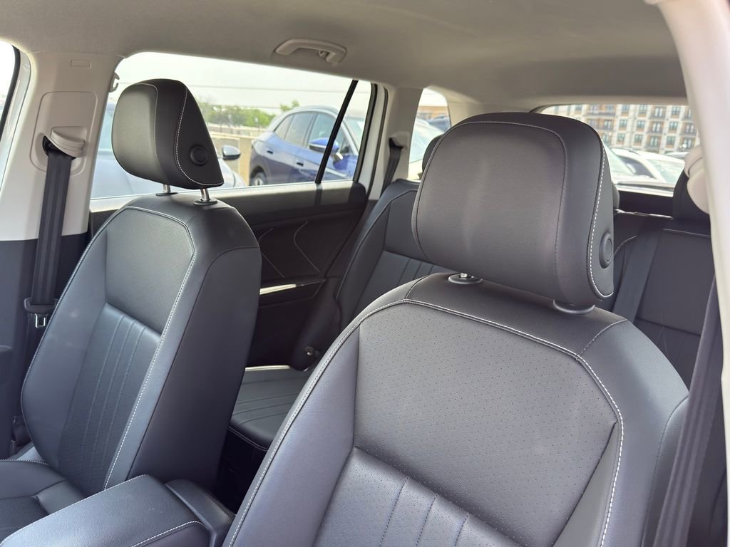 Used 2023 Volkswagen Tiguan SE FWD image 12