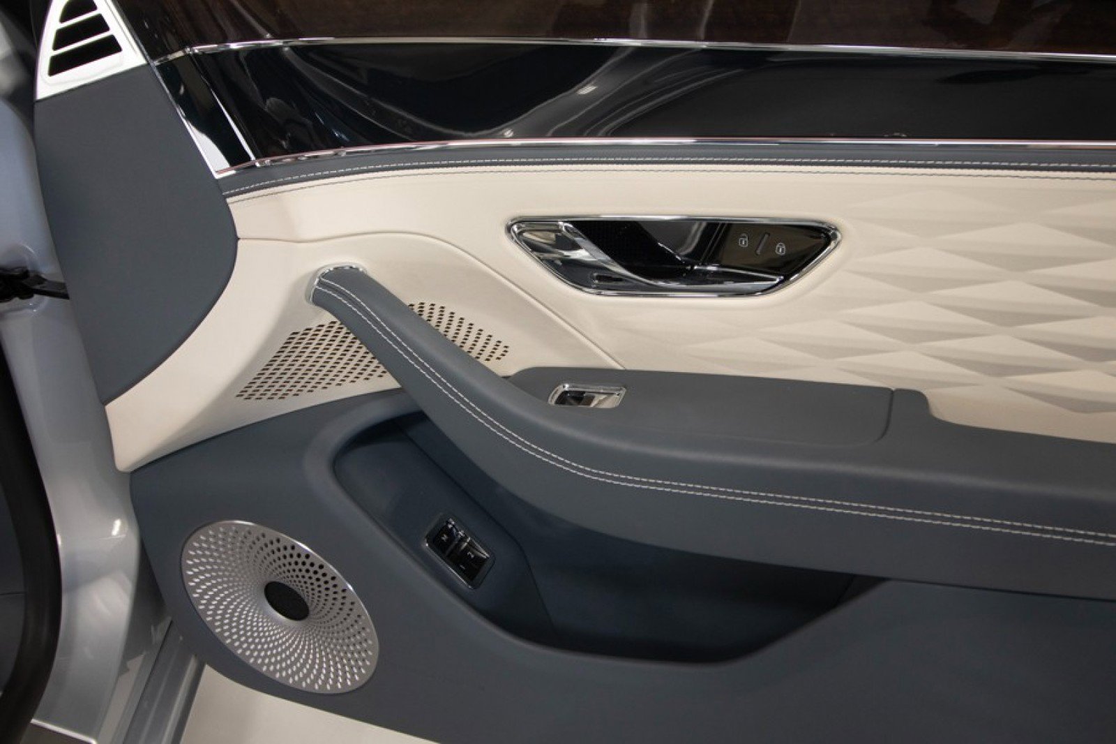 Used 2021 Bentley Flying Spur W12 image 48
