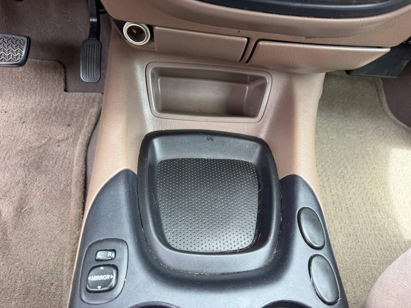 Used 2004 Toyota Sequoia SR5 RWD image 26