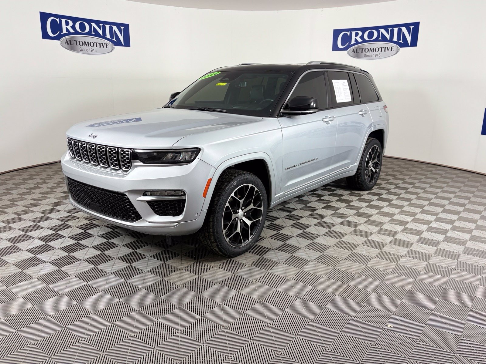 Used 2022 Jeep Grand Cherokee Summit AWD/4WD image 37