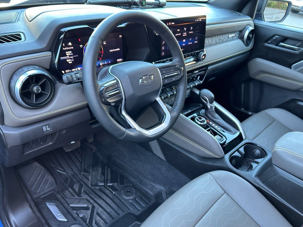 Used 2025 Chevrolet Colorado ZR2 w/ Midnight Edition AWD/4WD image 17