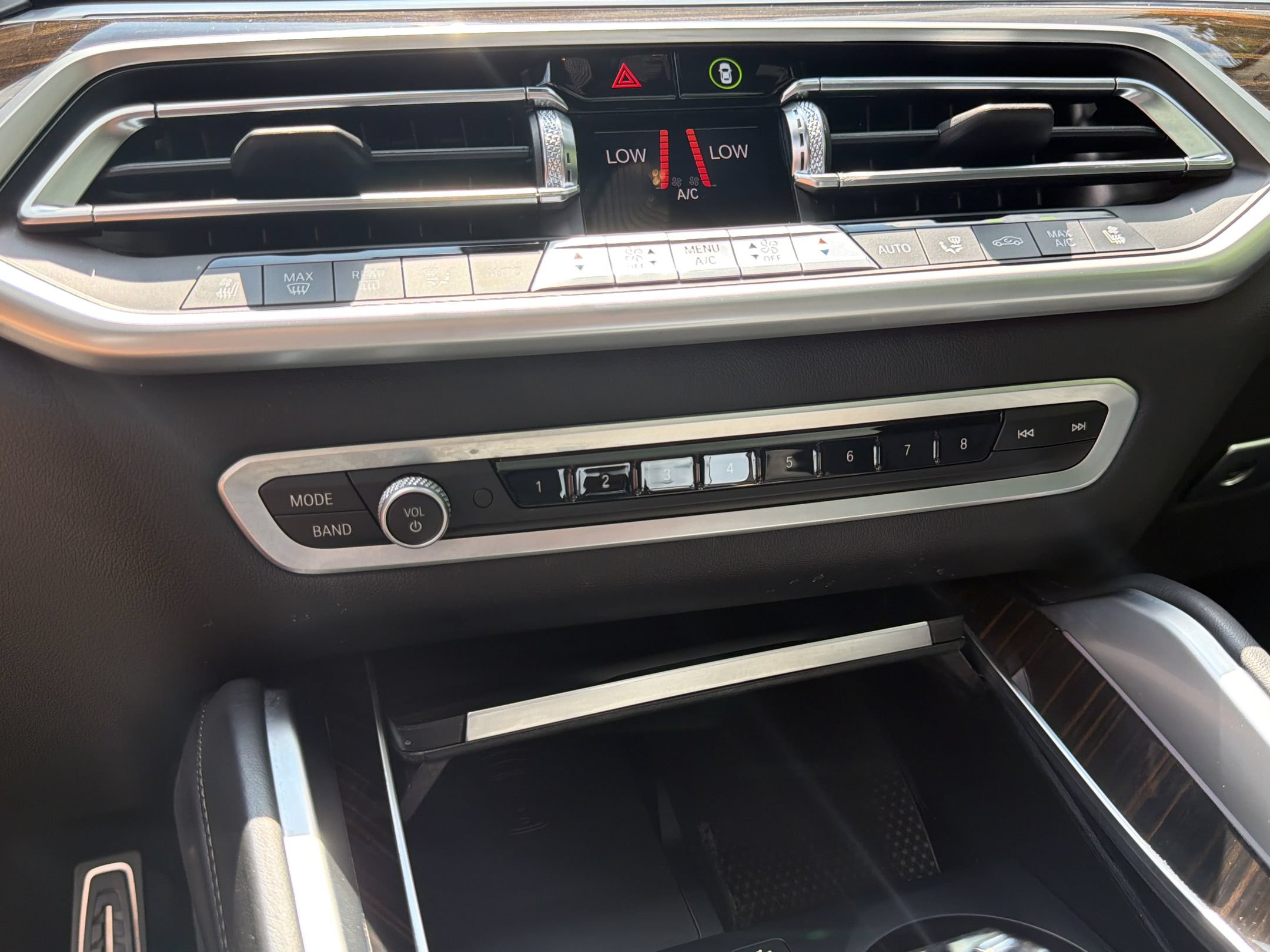 Used 2023 BMW X6 xDrive40i w/ Executive Package AWD/4WD image 28
