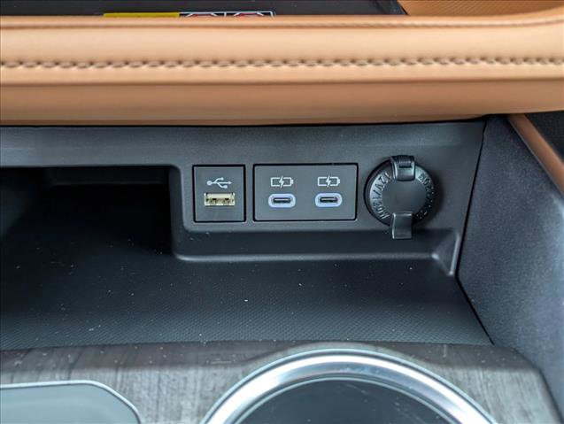 New 2025 Toyota Highlander Platinum image 24