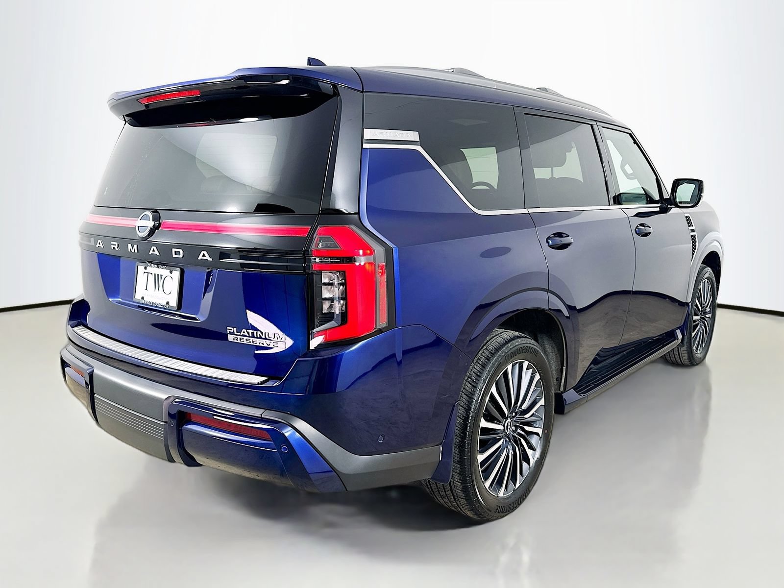 Used 2025 Nissan Armada Platinum Reserve AWD/4WD image 5