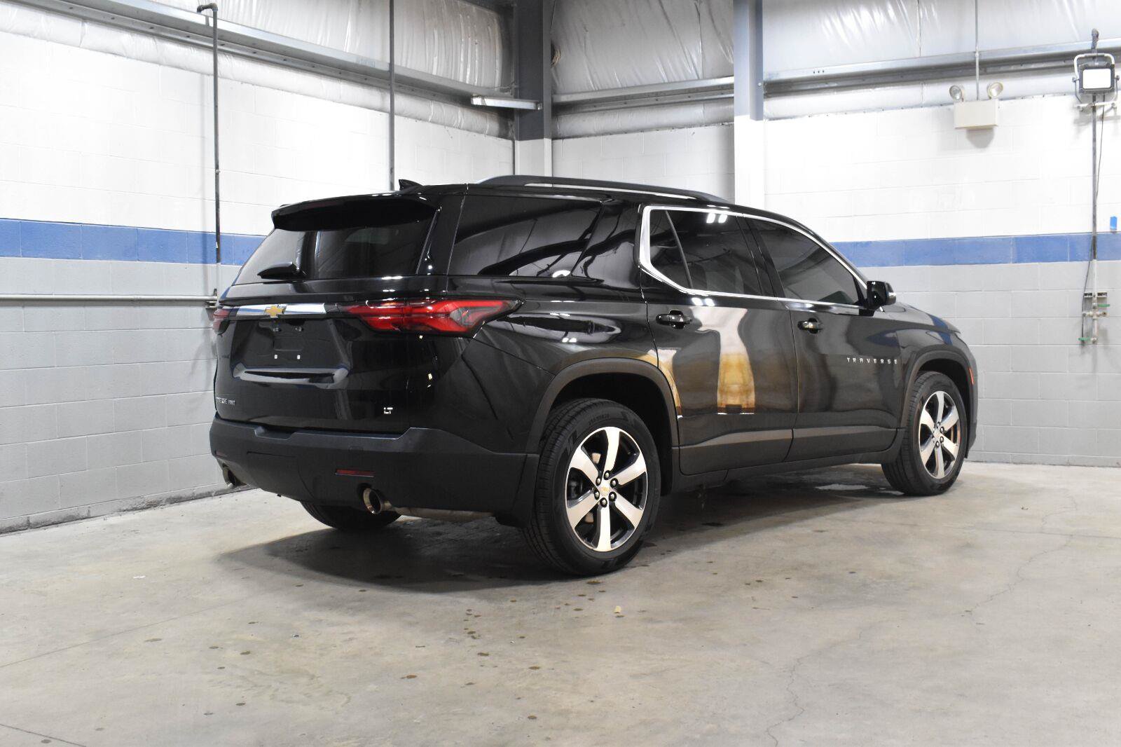 Used 2023 Chevrolet Traverse LT w/ LT Premium Package AWD/4WD image 29