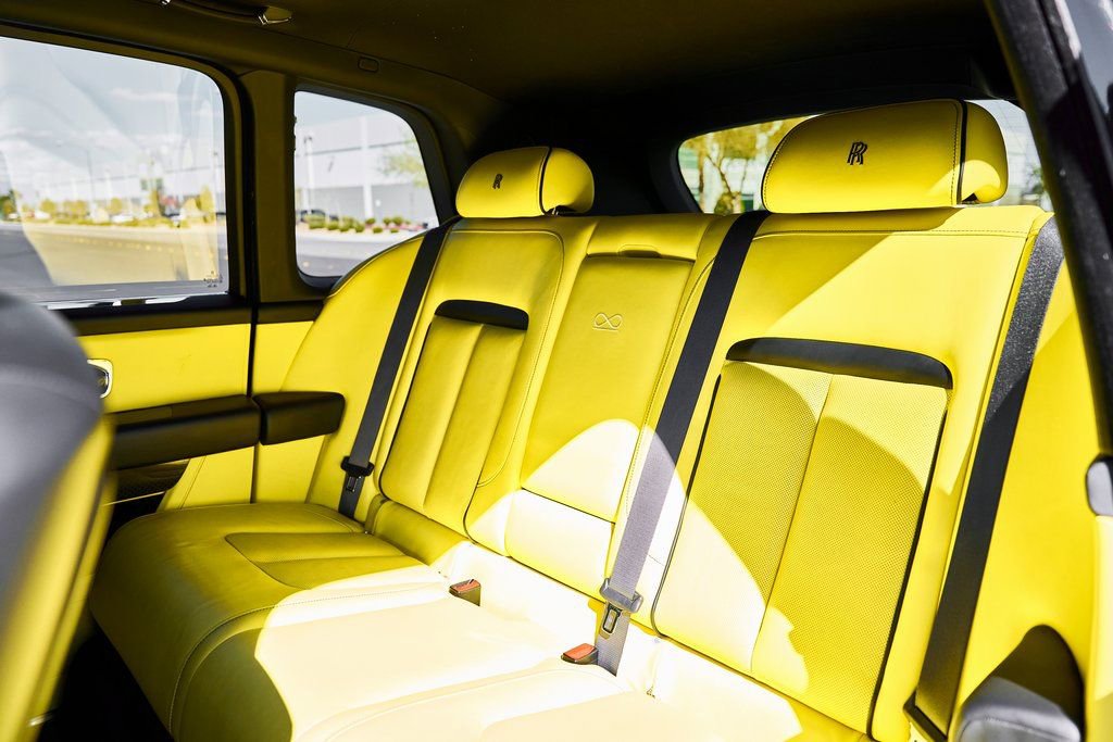 Used 2022 Rolls-Royce Cullinan Black Badge w/ Dark Exterior Package image 52