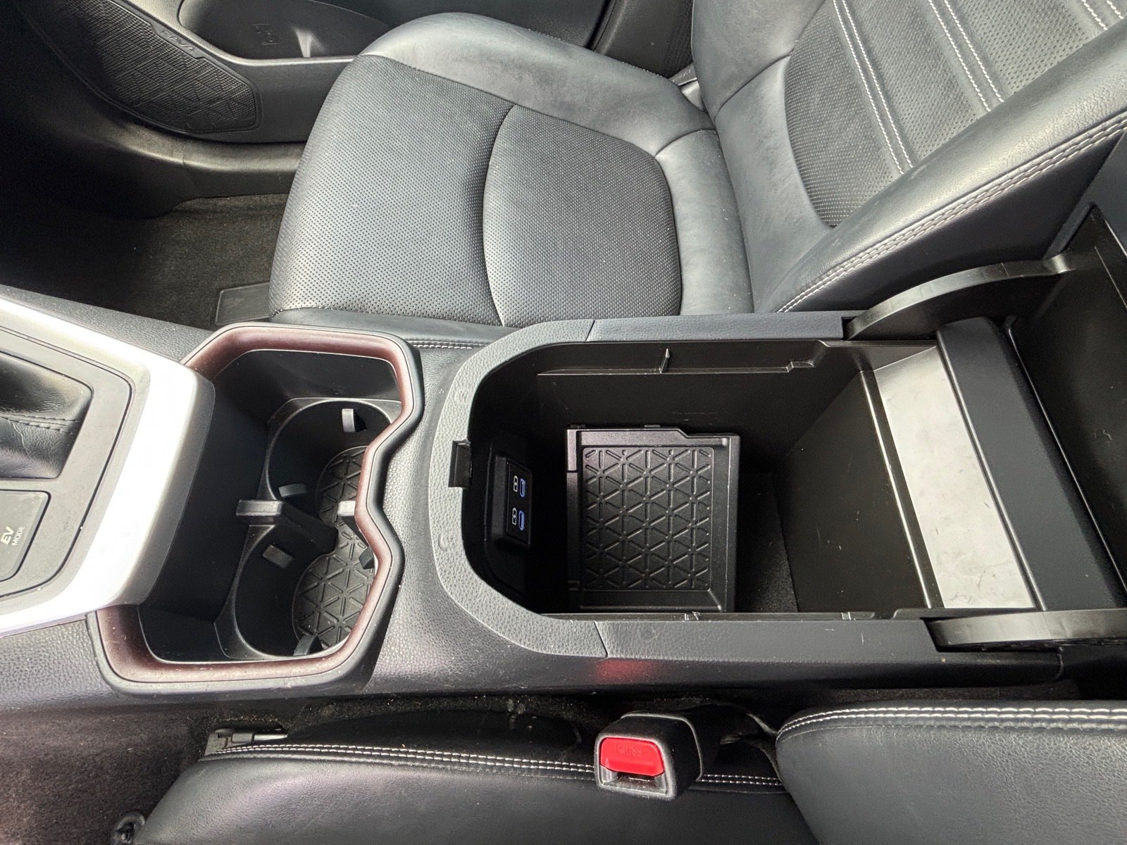 Used 2022 Toyota RAV4 Limited w/ Limited Grade Weather Package AWD/4WD image 19