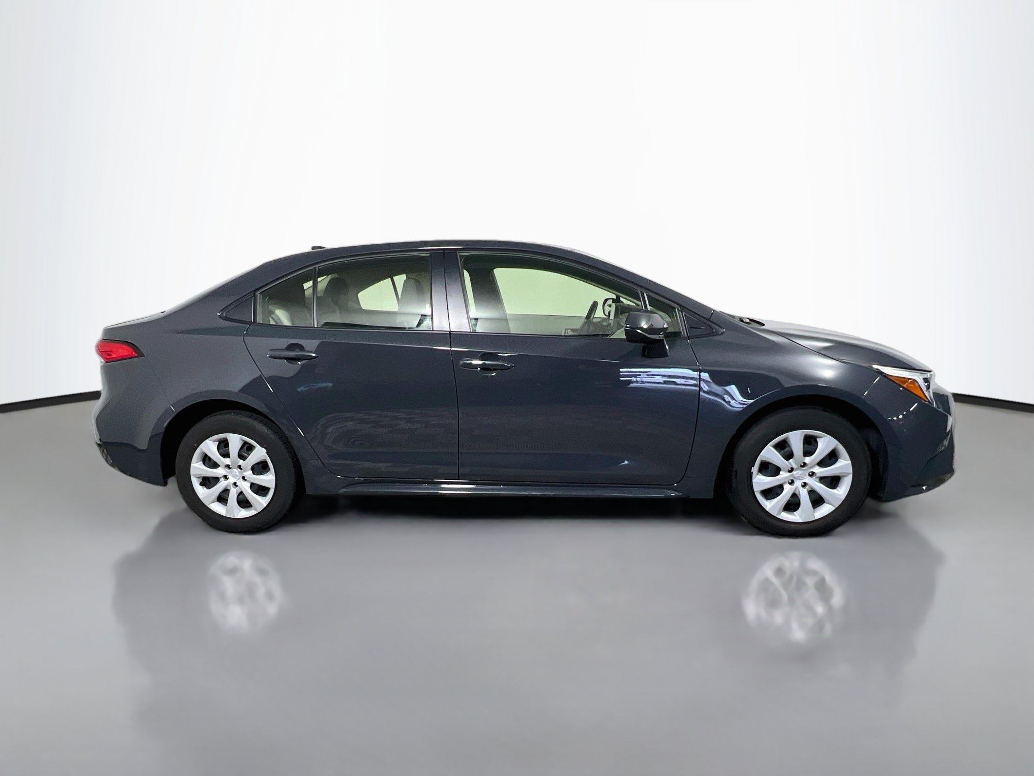 Used 2025 Toyota Corolla LE FWD image 3