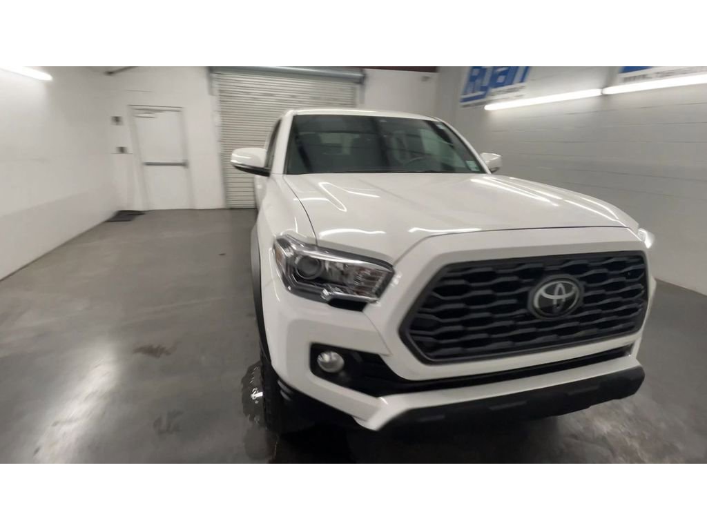 Used 2023 Toyota Tacoma TRD Off-Road image 3