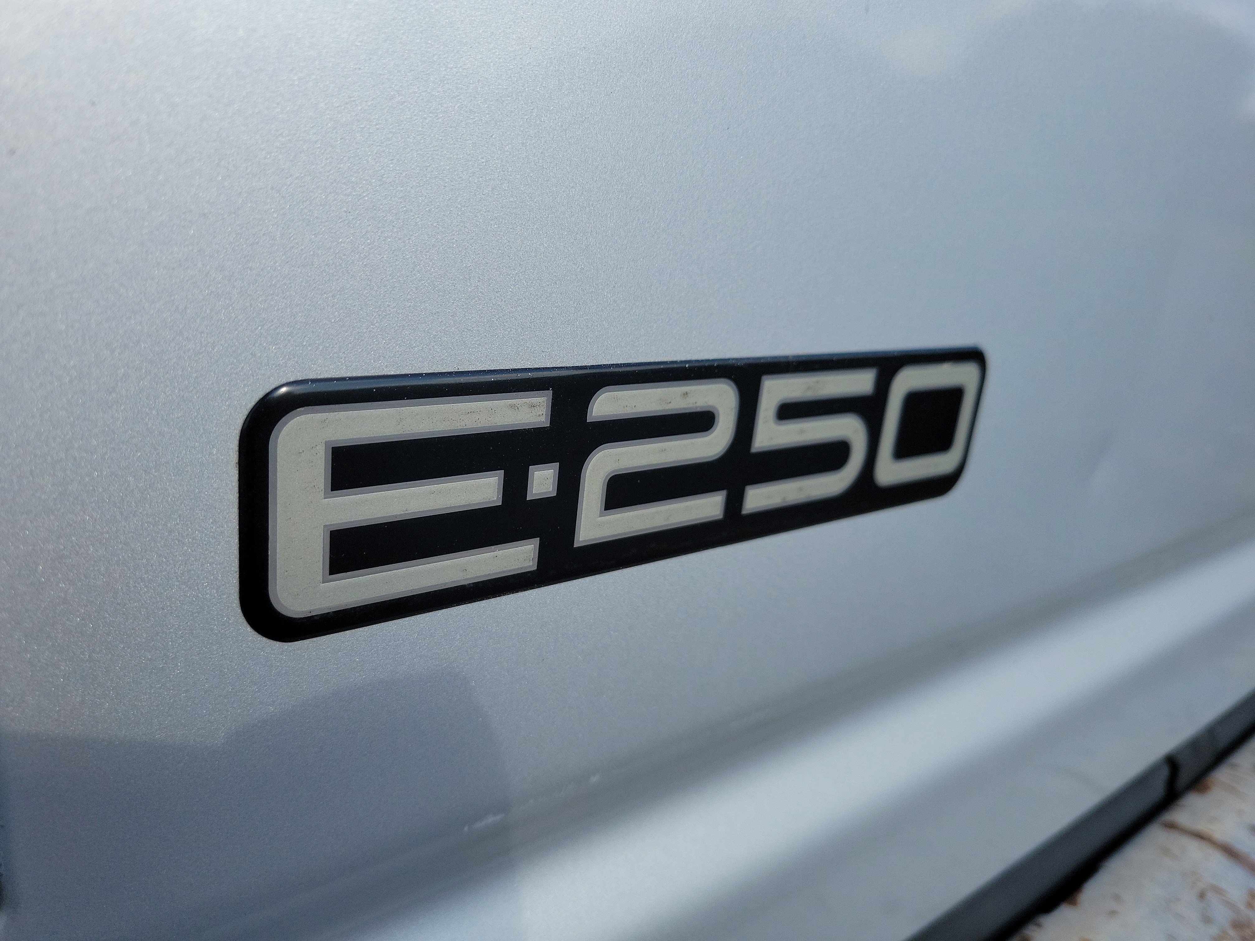 Used 2000 Ford E-250 and Econoline 250 RWD image 8