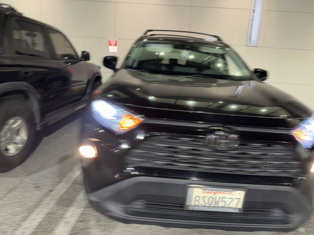 Used 2020 Toyota RAV4 XLE Premium image 4