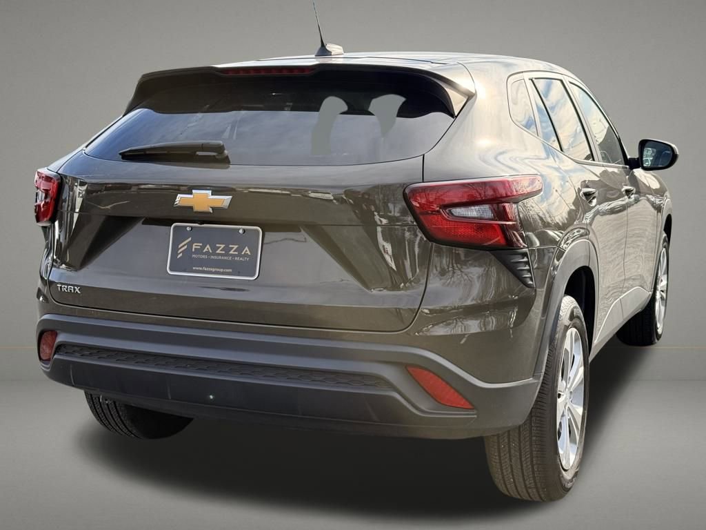 Used 2024 Chevrolet Trax LS image 5