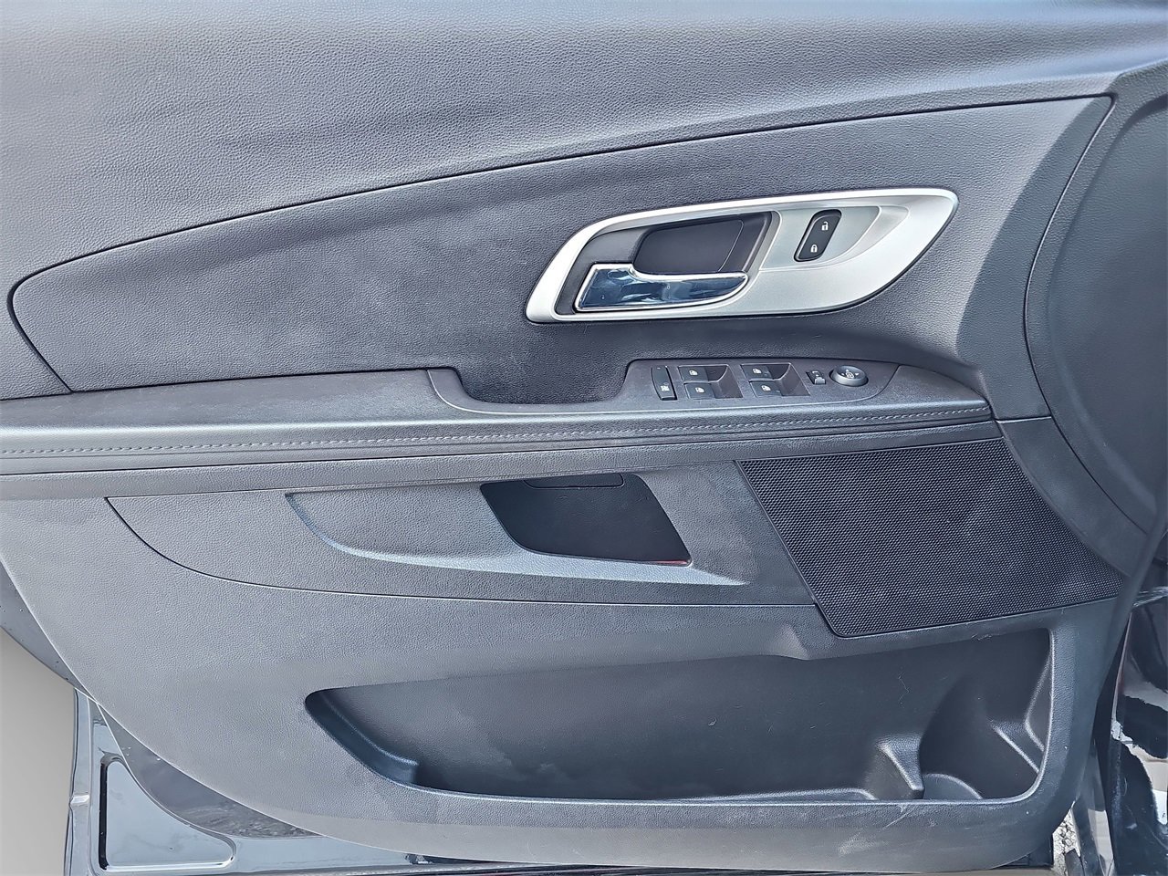 Used 2017 Chevrolet Equinox LS image 25