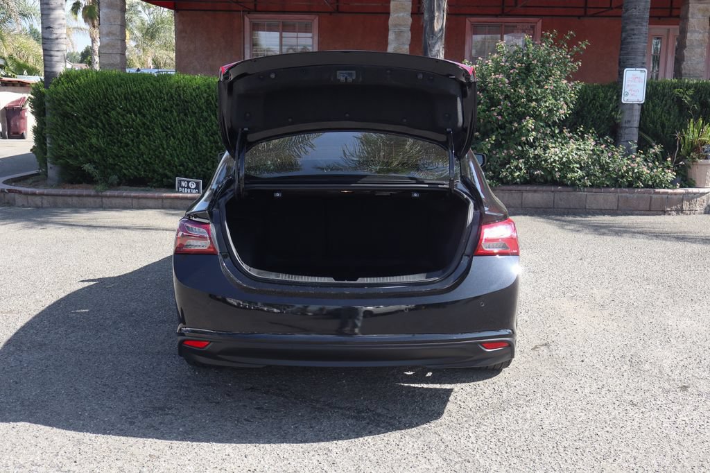 Used 2025 Chevrolet Malibu LT w/ Midnight Edition FWD image 8