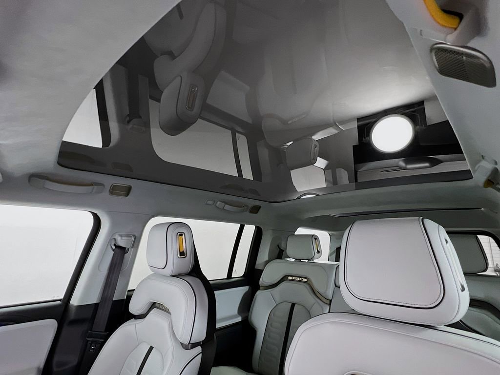 Used 2023 Rivian R1S Adventure image 19