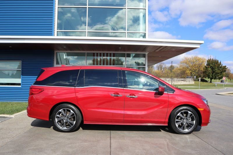 Used 2022 Honda Odyssey Elite image 2