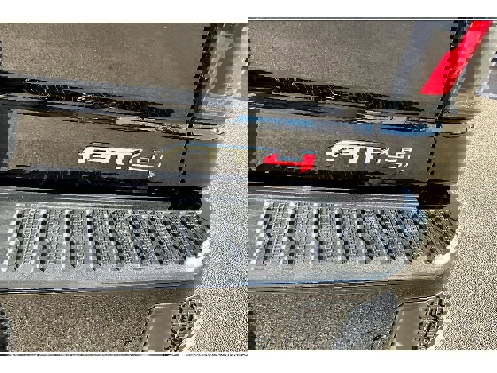 Used 2024 GMC Sierra 2500 AT4 image 35