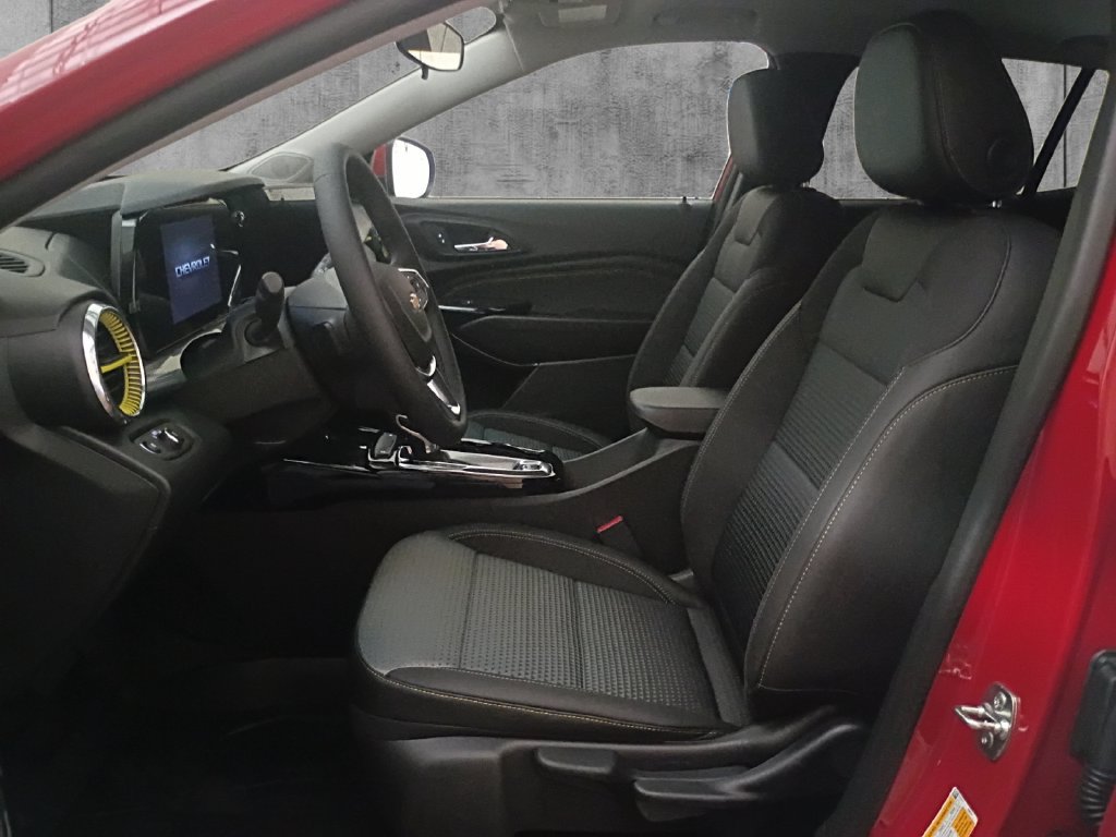 New 2026 Chevrolet Trax LT w/ Sunroof Package FWD image 9