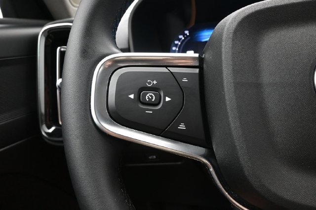 Used 2025 Volvo XC40 B5 Plus AWD/4WD image 25