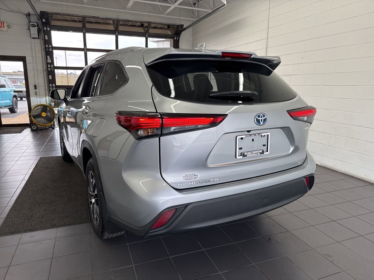 Used 2023 Toyota Highlander XLE image 6