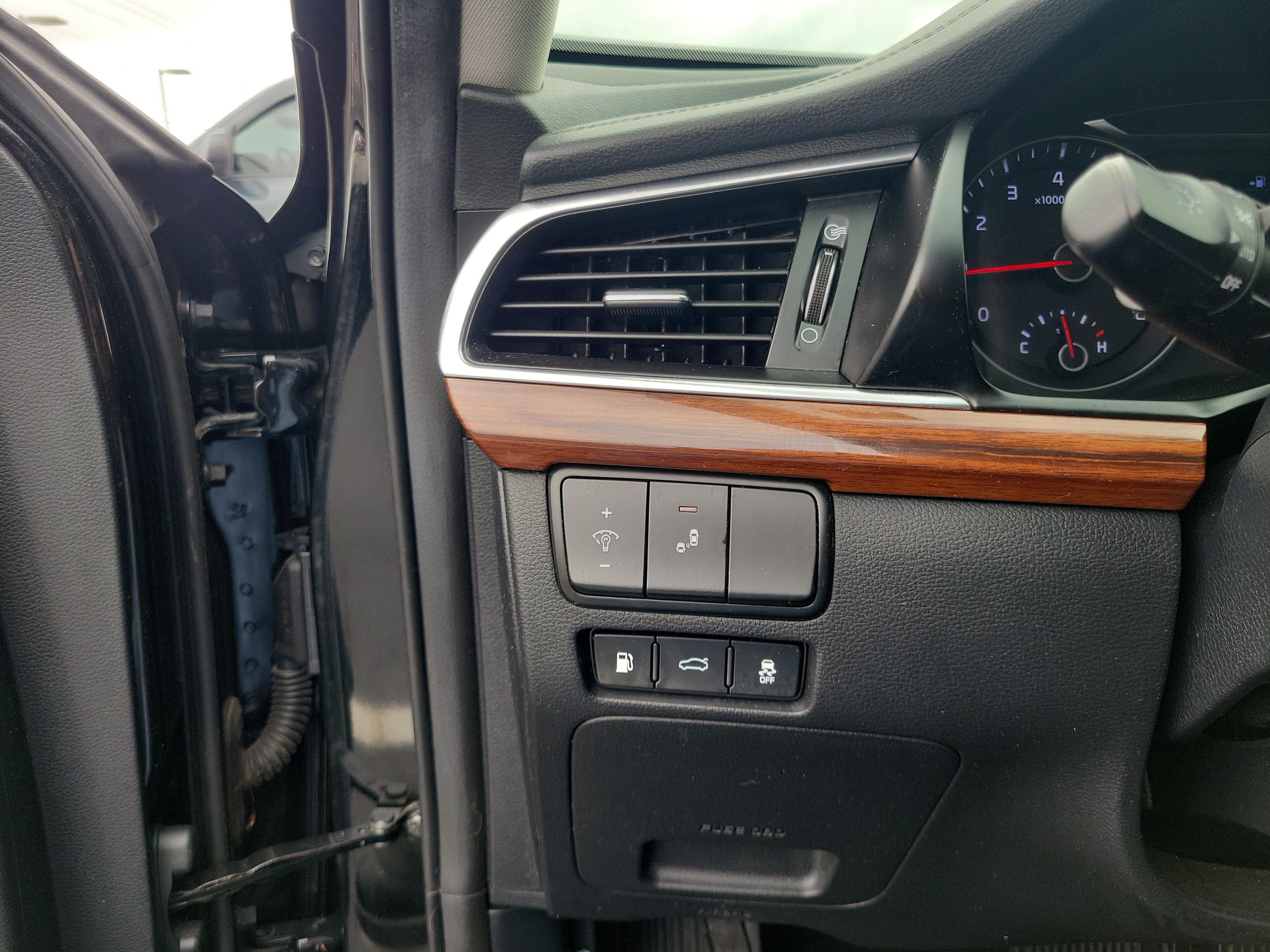 Used 2019 Kia Cadenza Premium FWD image 20