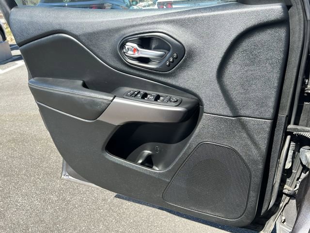 Used 2019 Jeep Cherokee Limited w/ Technology Group image 27