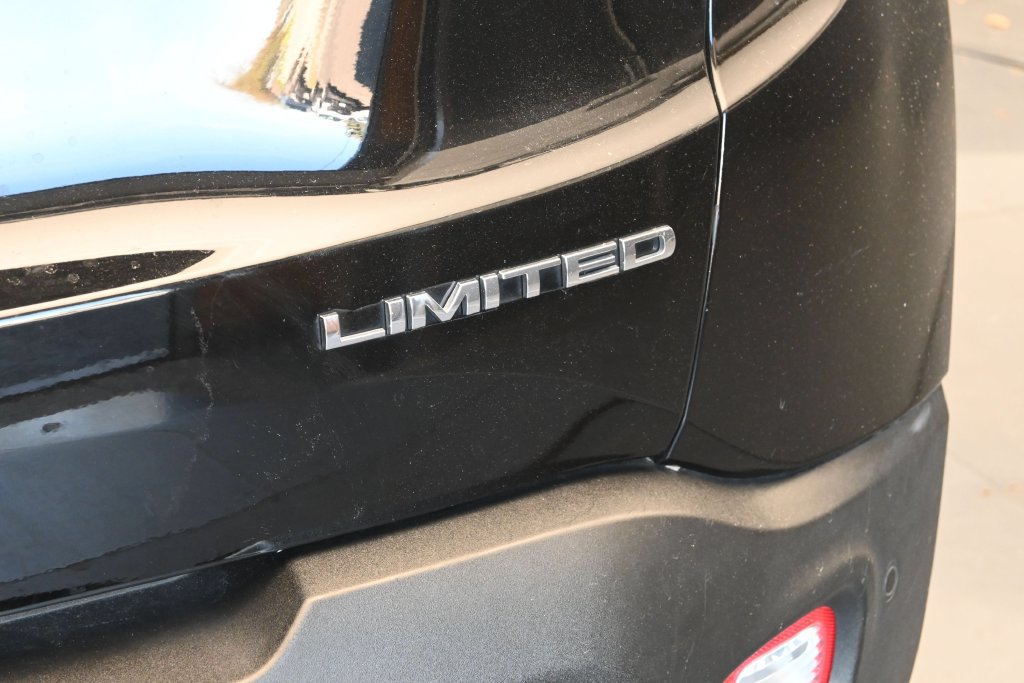 Used 2023 Jeep Renegade Limited w/ Limited Elite Group AWD/4WD image 12