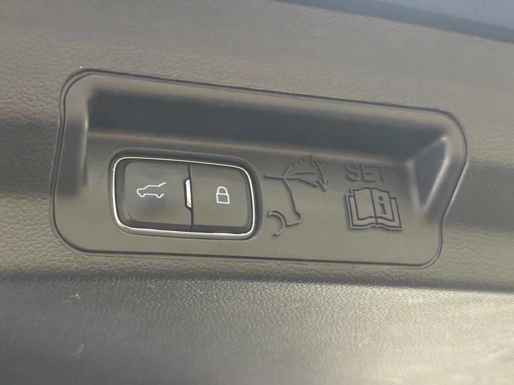 Used 2020 Ford Explorer XLT w/ Equipment Group 202A image 35