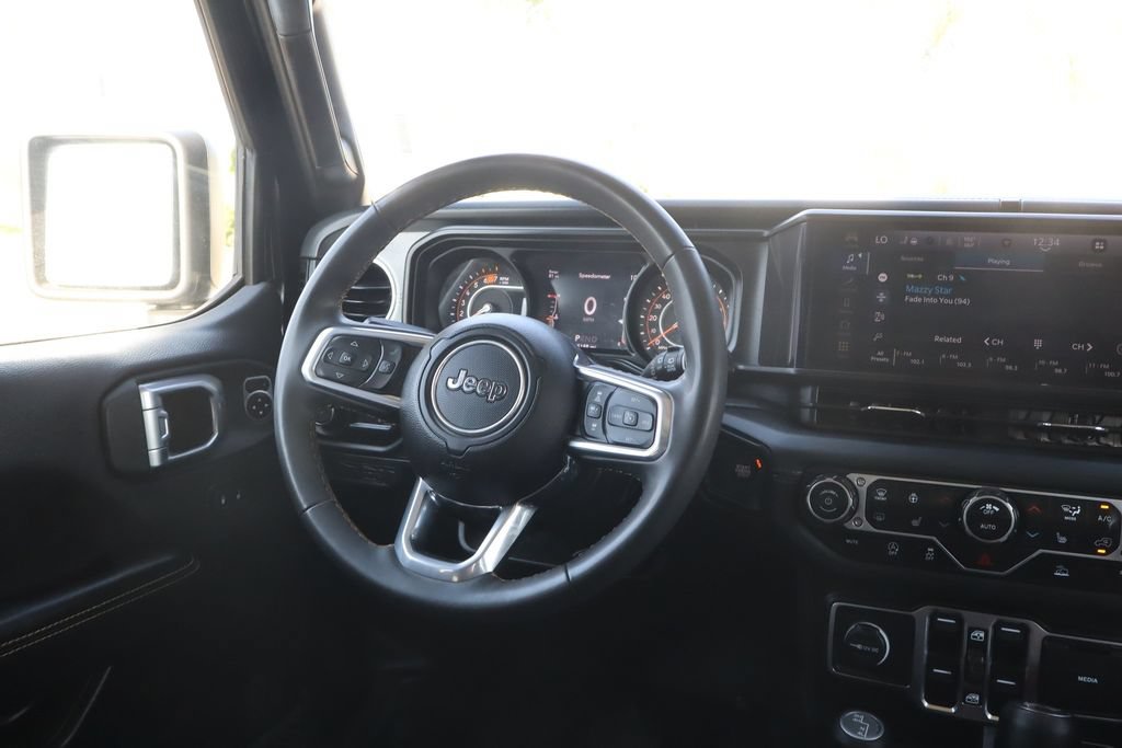 Used 2024 Jeep Wrangler Unlimited Sahara AWD/4WD image 28