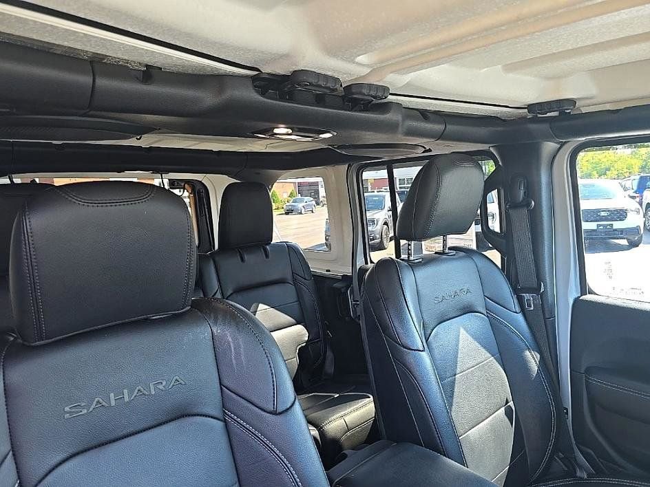 Used 2022 Jeep Wrangler Unlimited Sahara w/ Dual Top Group image 35